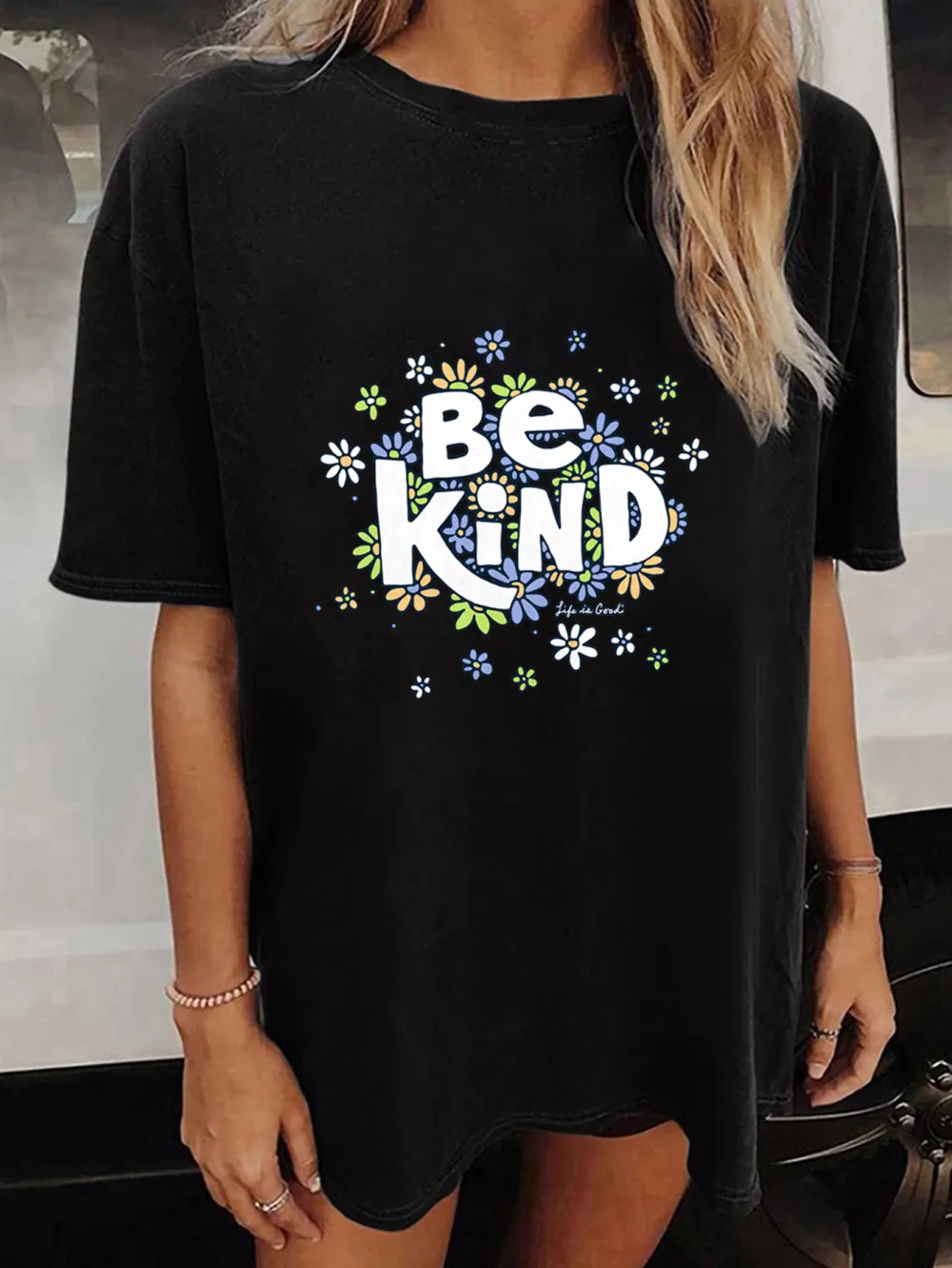 Women's Be Kind Flower Lines Short Sleeve Tee