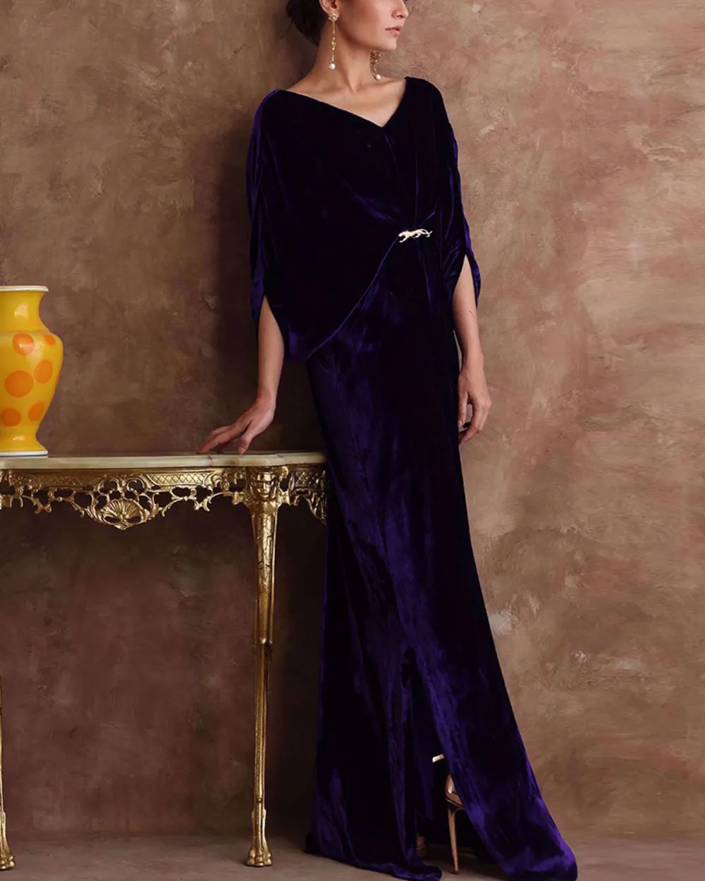 Elegant V-neck velvet kaftan