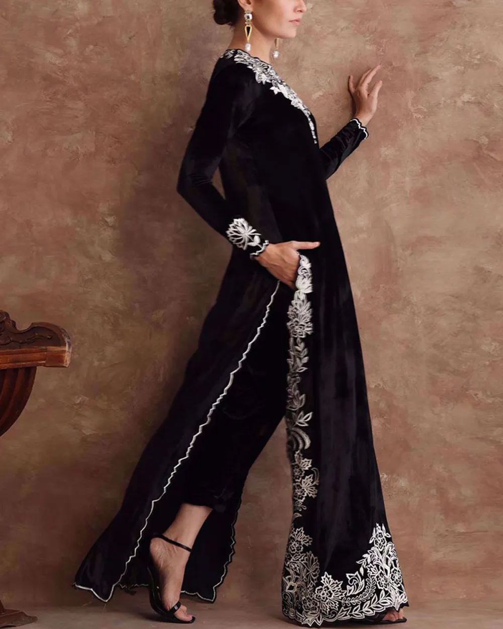 Elegant embroidered velvet kaftan