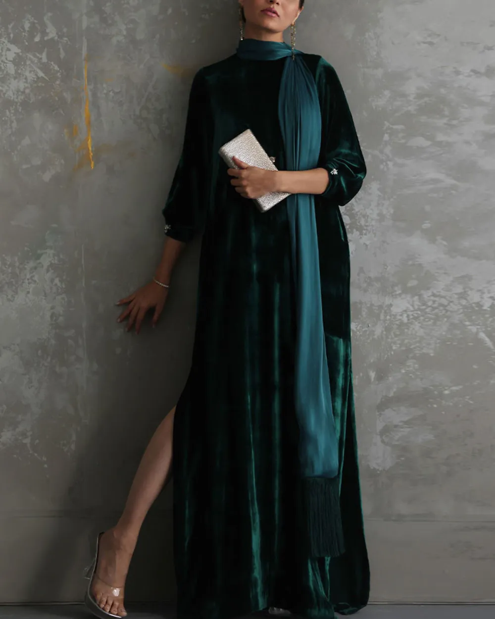 Elegant fringed velvet kaftan