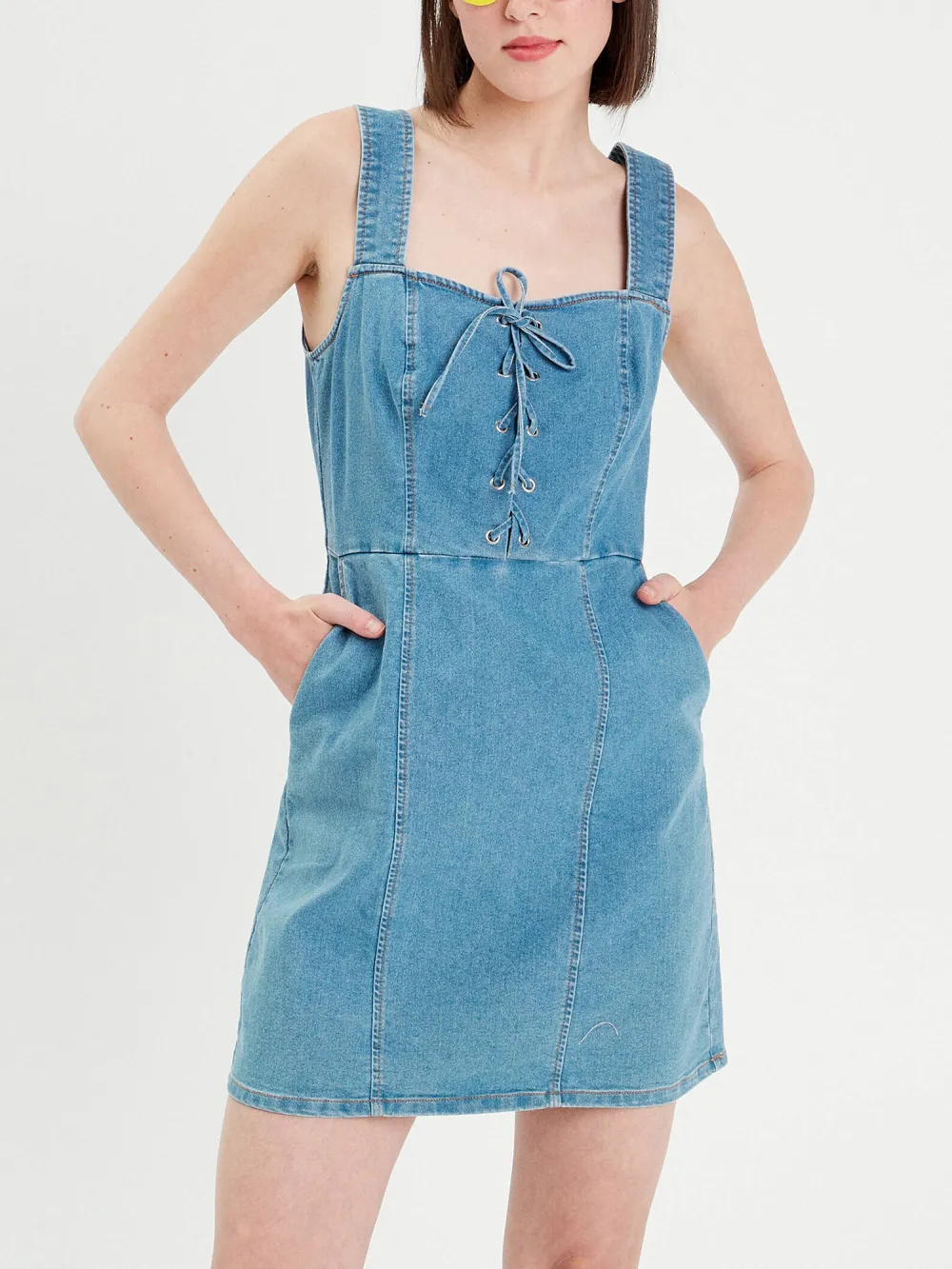 Robe droite en jean col laçage denim bleach femme