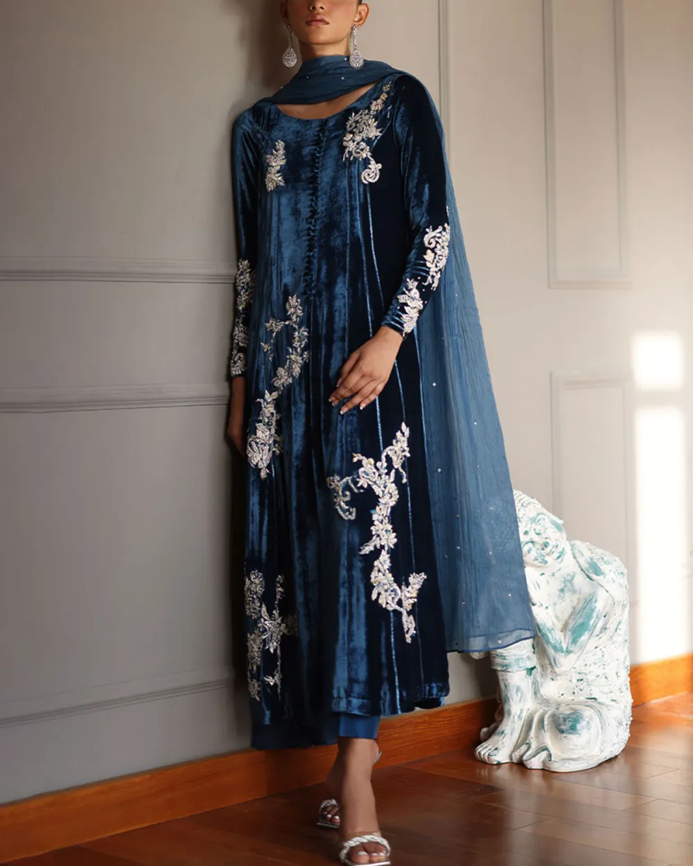 Vintage embroidered velvet kaftan