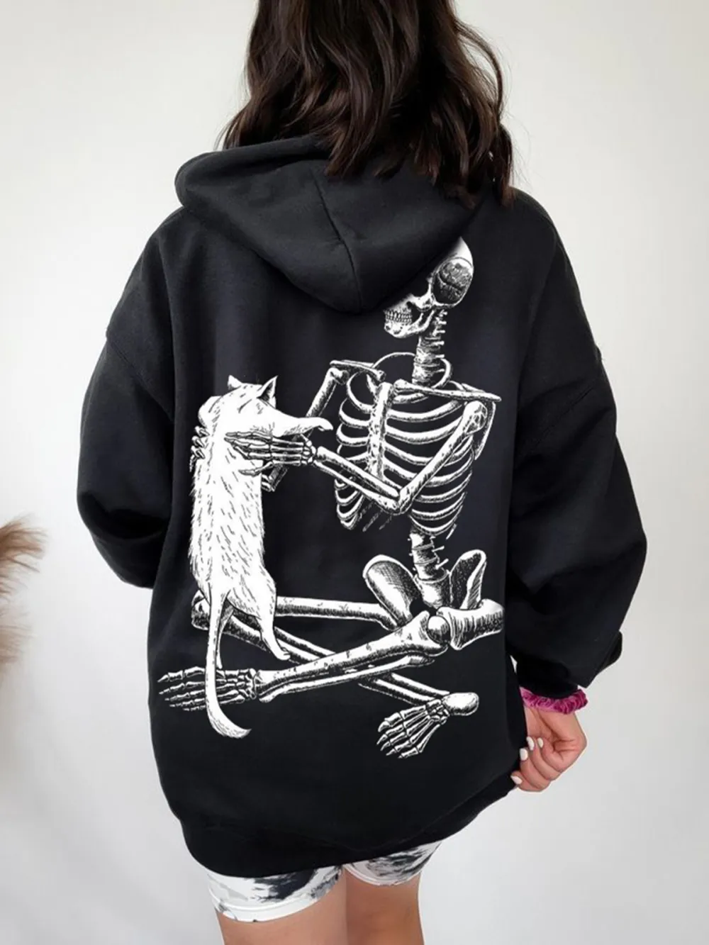 SKULL HOLDING CAT PATTERN PRINTED HOODIE