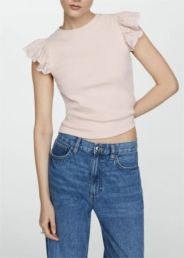 T-shirt with ruffled sleeves