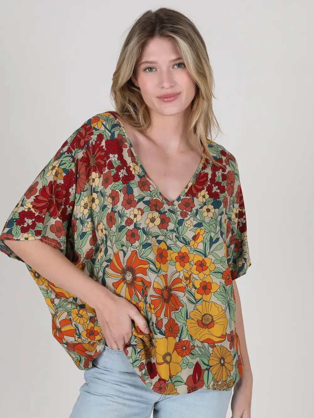 Easy V-Neck Top - Gold Vintage Floral