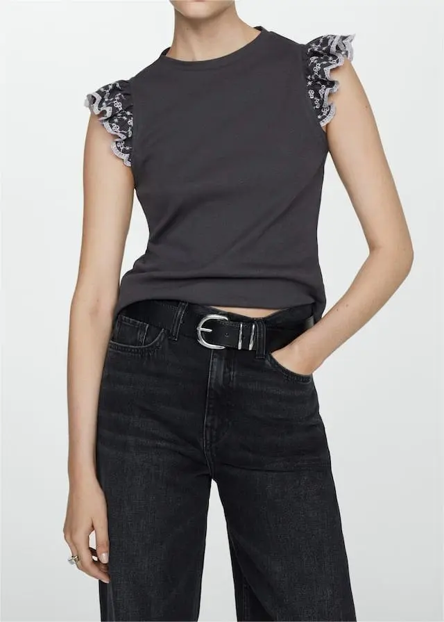 T-shirt with ruffled sleeves