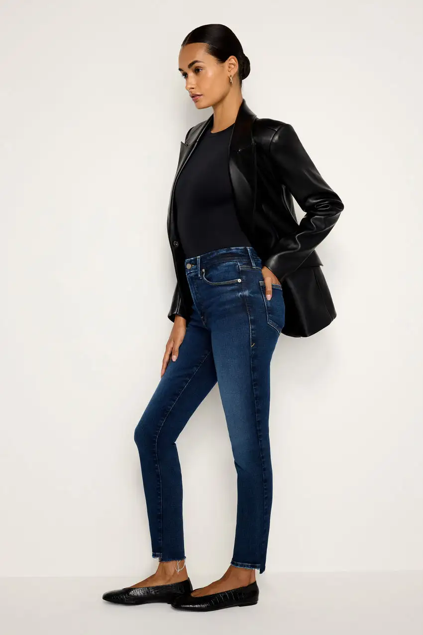 SOFT-TECH GOOD CLASSIC SLIM STRAIGHT JEANS