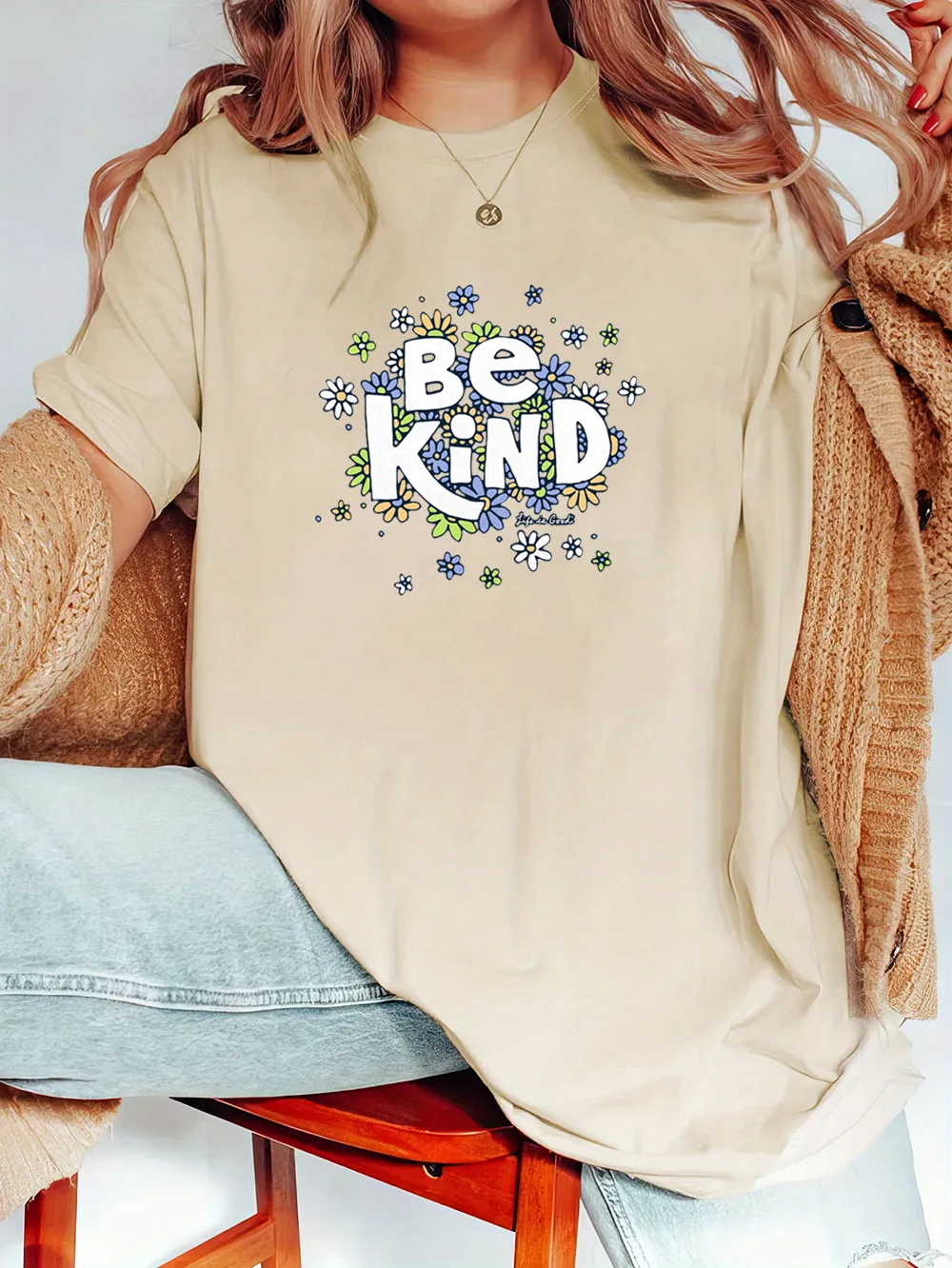 Women's Be Kind Flower Lines Short Sleeve Tee