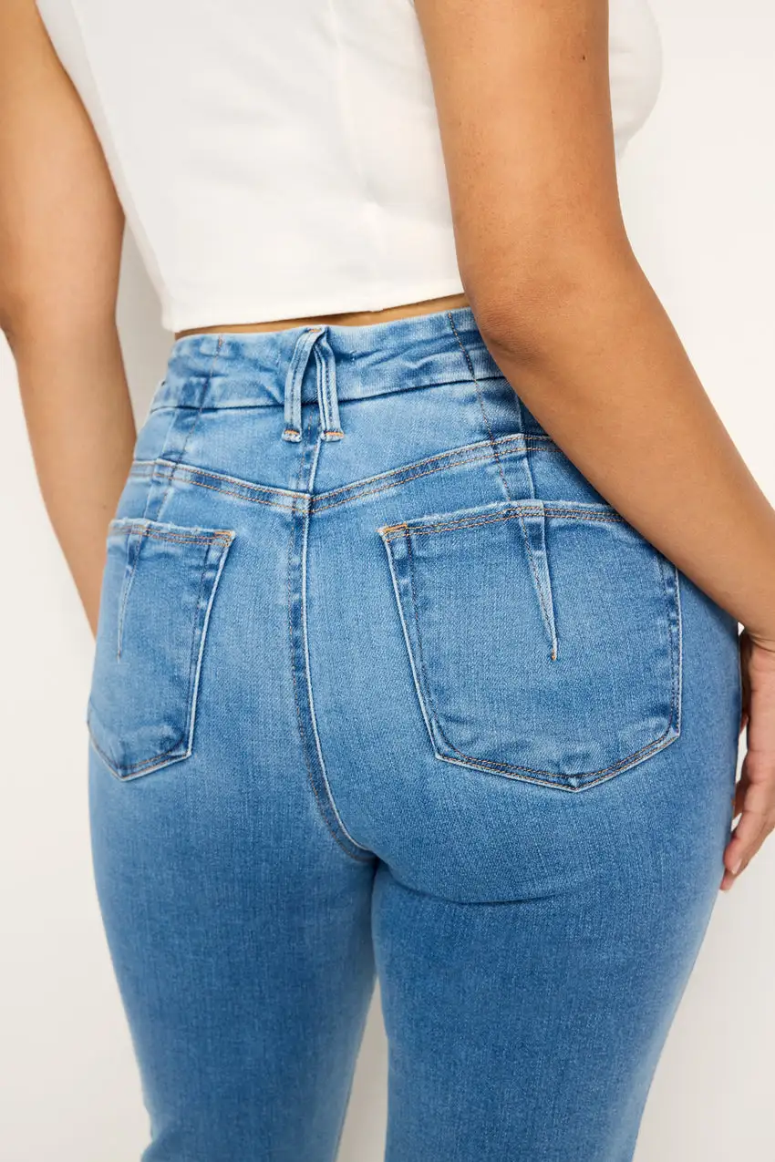 SOFT-TECH GOOD LEGS STRAIGHT JEANS