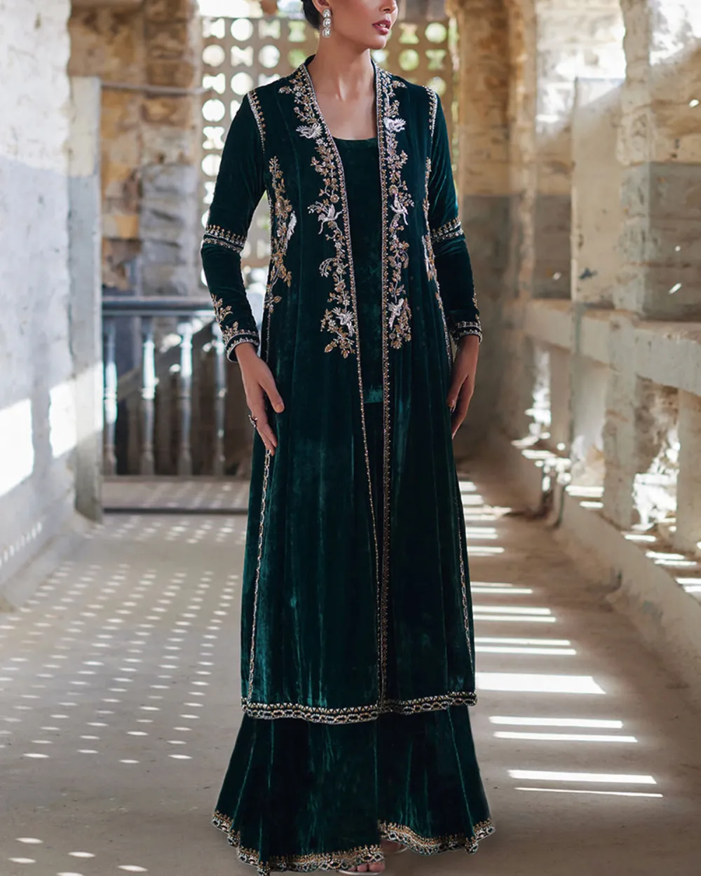 Elegant vintage embroidered velvet cardigan and pants two-piece set