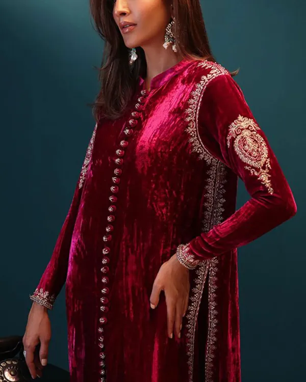 Elegant embroidered velvet kaftan