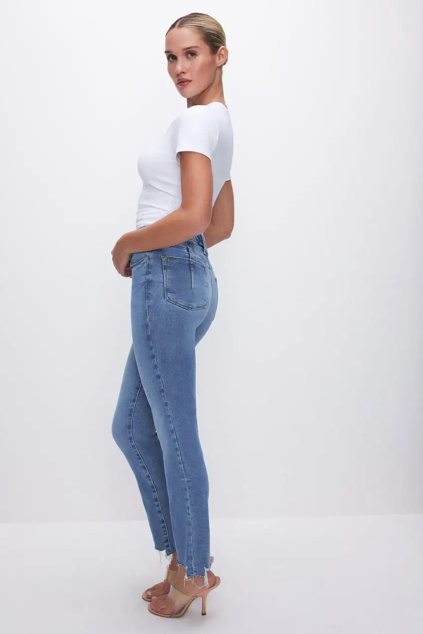 SOFT-TECH GOOD LEGS STRAIGHT JEANS