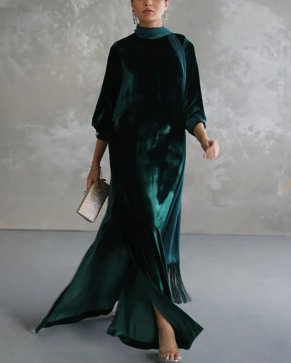 Elegant fringed velvet kaftan