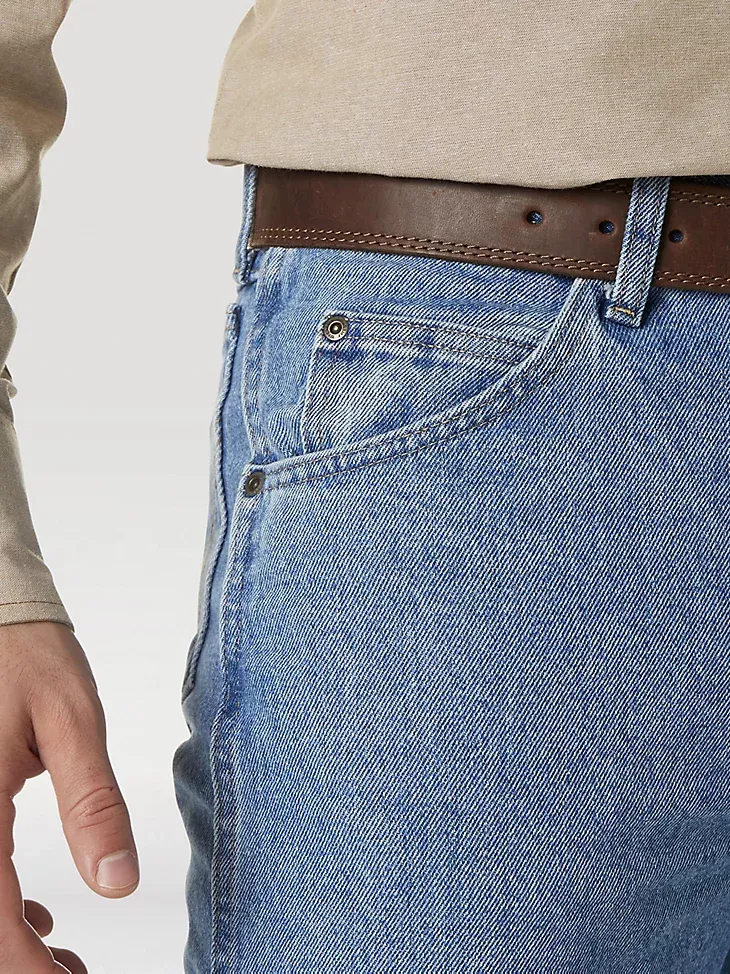 WRANGLER RUGGED WEAR® CLASSIC FIT JEAN IN ROUGH WASH