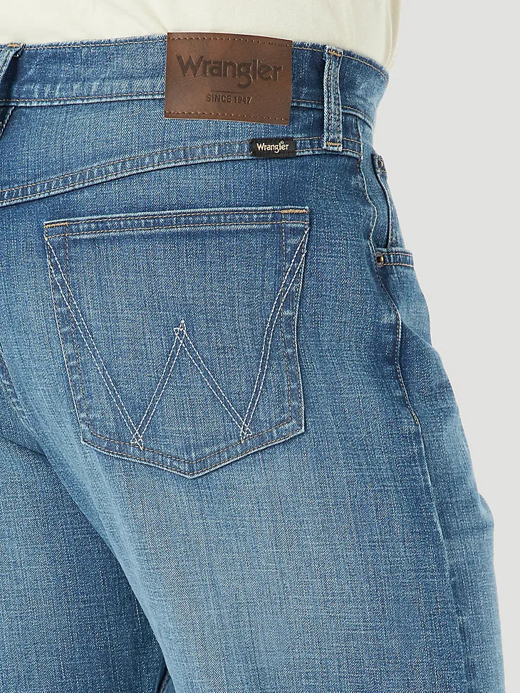 MEN'S RELAXED FIT FLEX JEAN IN MID DENIM