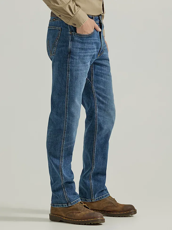 MEN'S COMFORT THAT WON'T QUIT REGULAR FIT JEAN IN MEDIUM BLUE