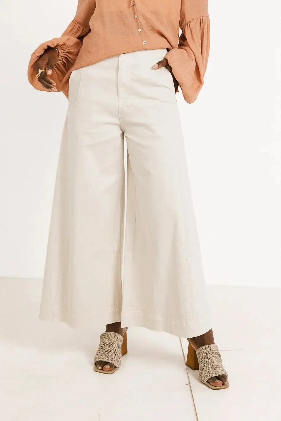 RUE WIDE LEG JEANS IN BEIGE