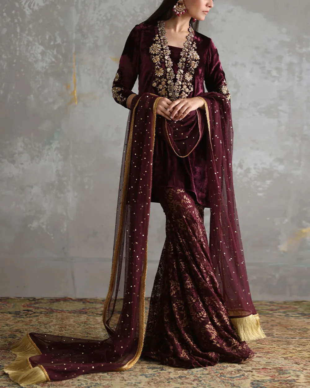 Vintage elegant embroidered velvet top and flared pants two-piece set