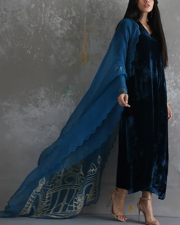 Elegant V-neck velvet kaftan