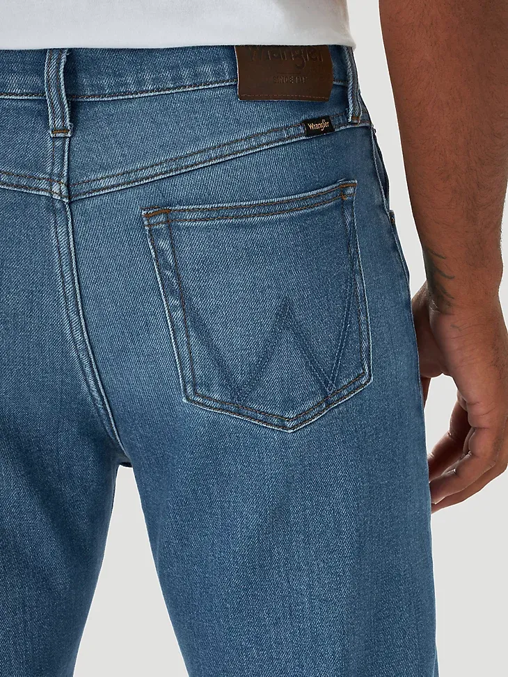 MEN'S REGULAR FIT FLEX JEAN IN LIGHT WASH