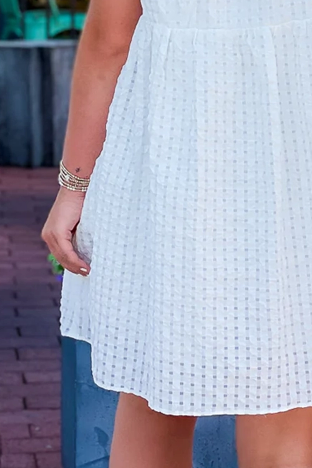 White V-neck short dress with small flying sleeves