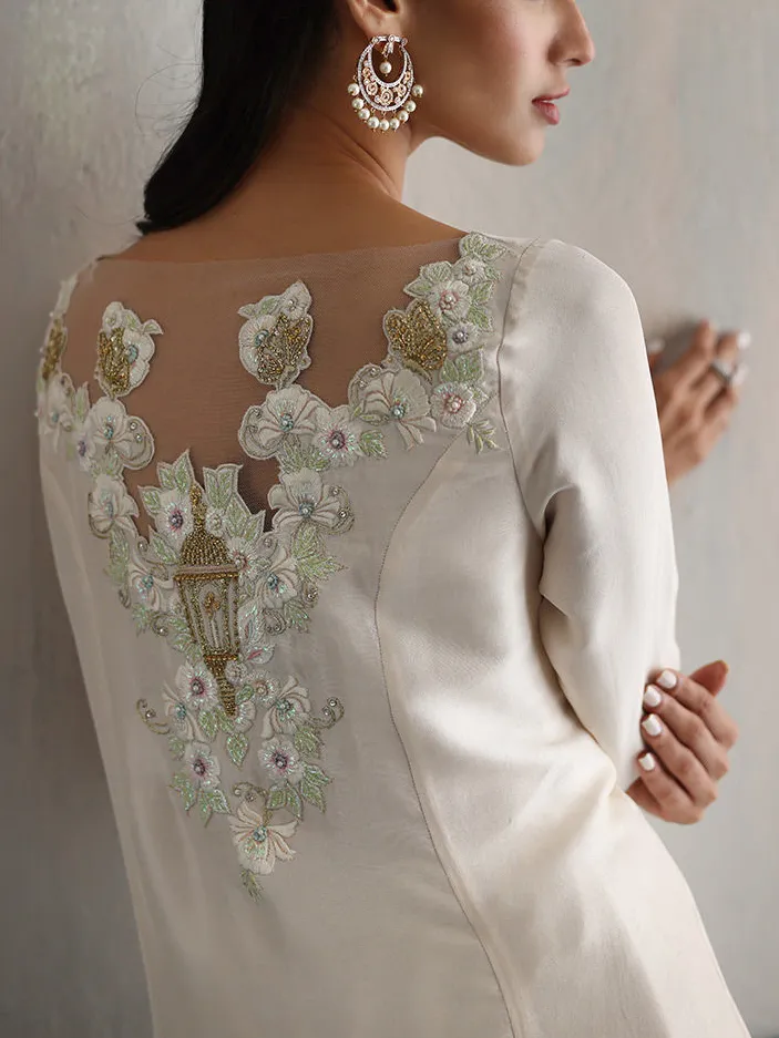 Elegant embroidered kaftan