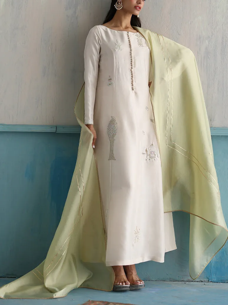 Elegant embroidered kaftan