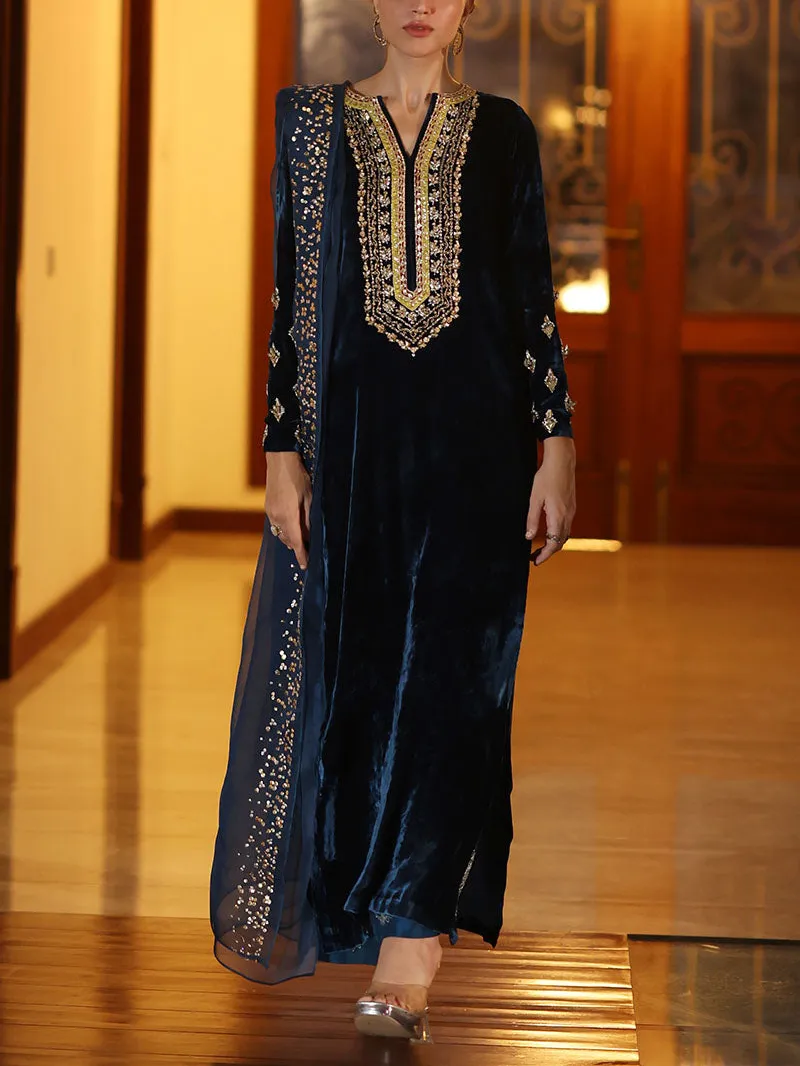 Elegant embroidered velvet kaftan