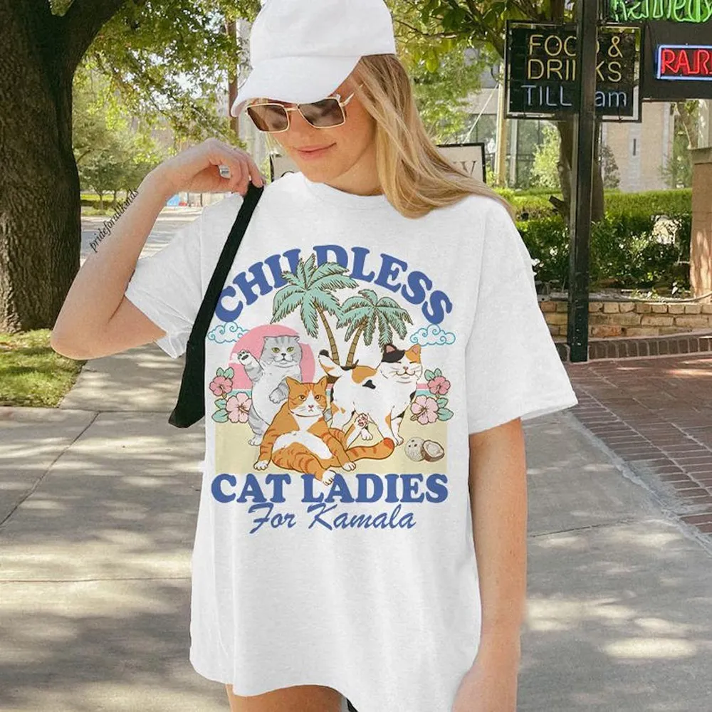 Childless cat lady for kamala T-Shirt