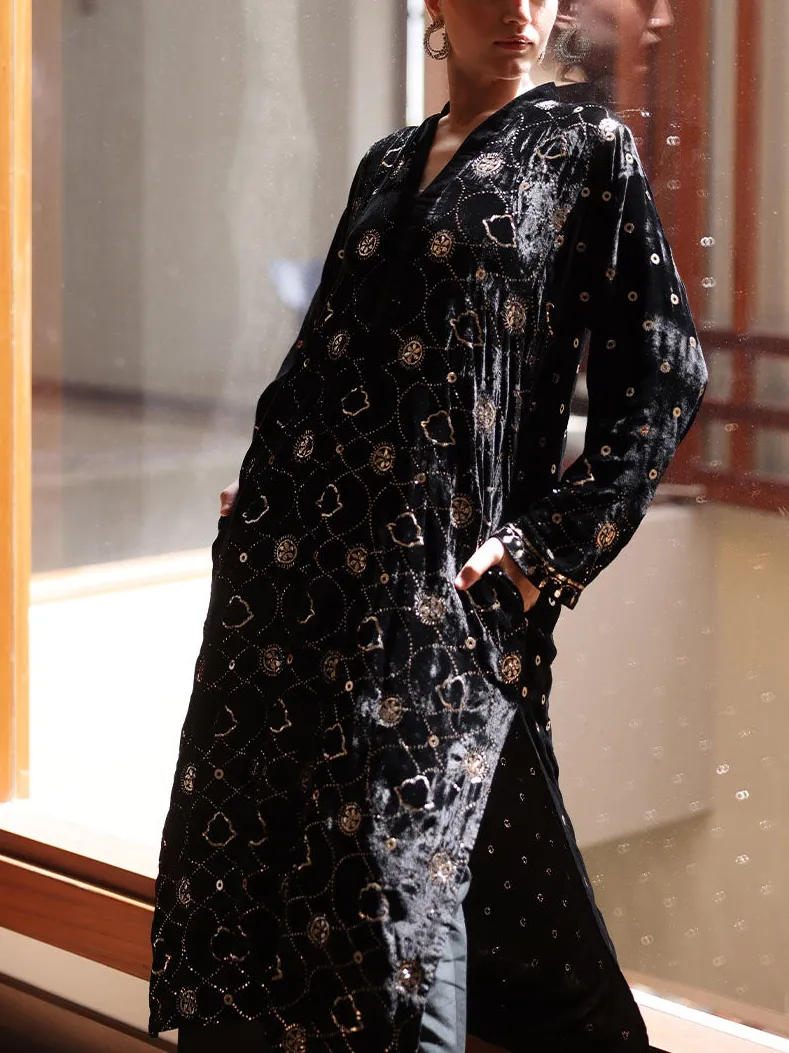 Elegant embroidered velvet kaftan