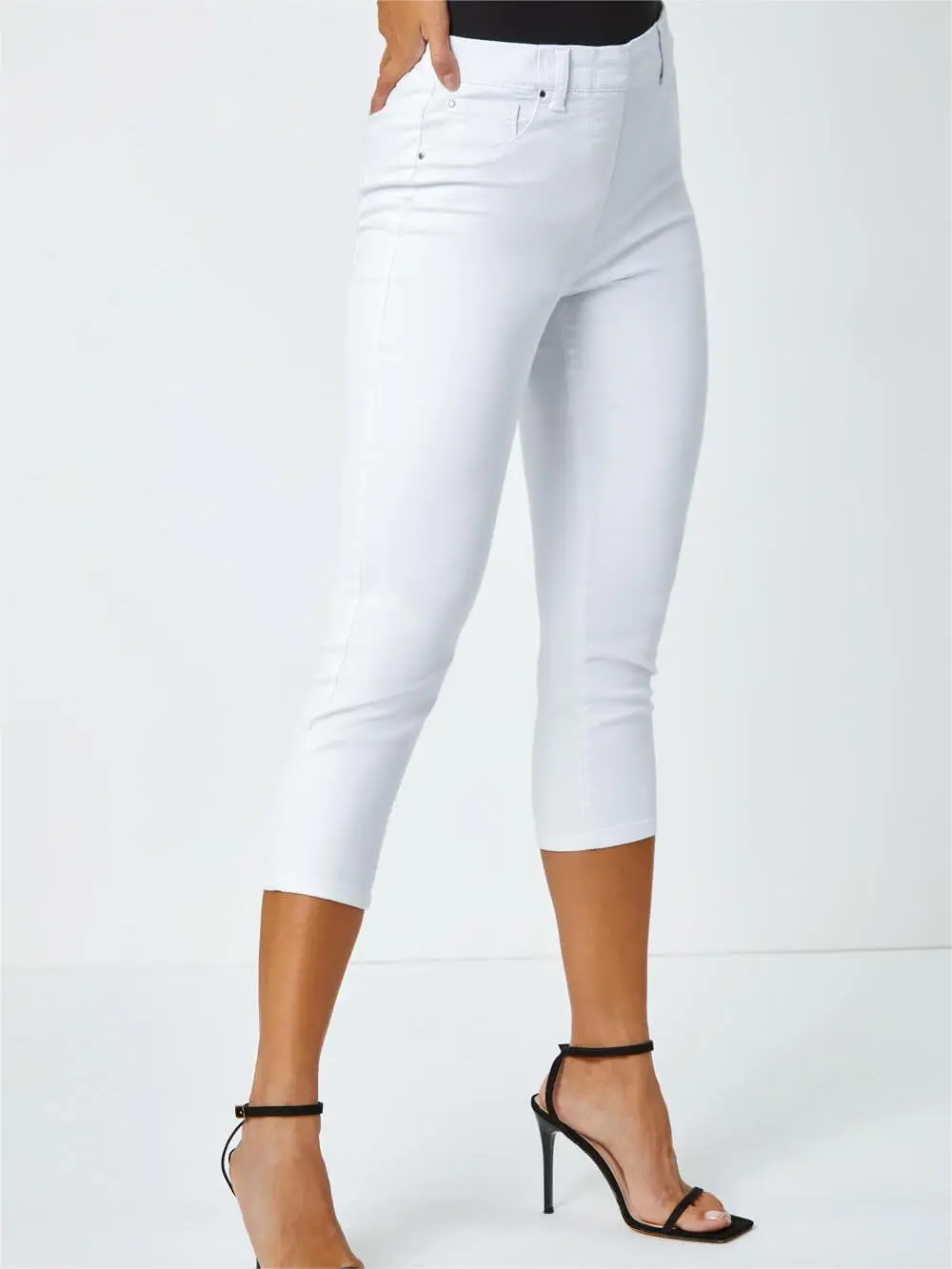 White denim pants