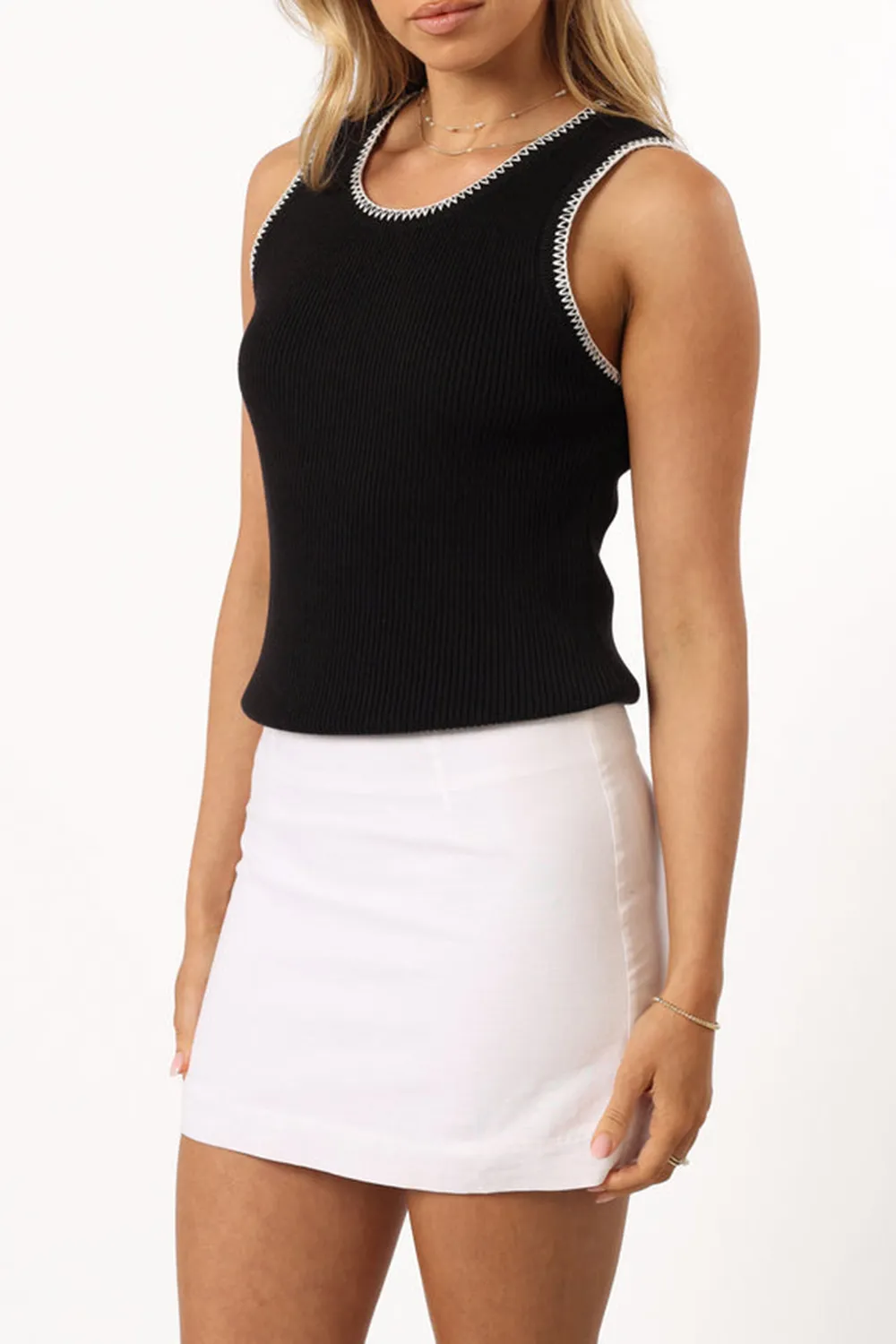 BLACK AND WHITE COLOR BLOCK CREW NECK VEST