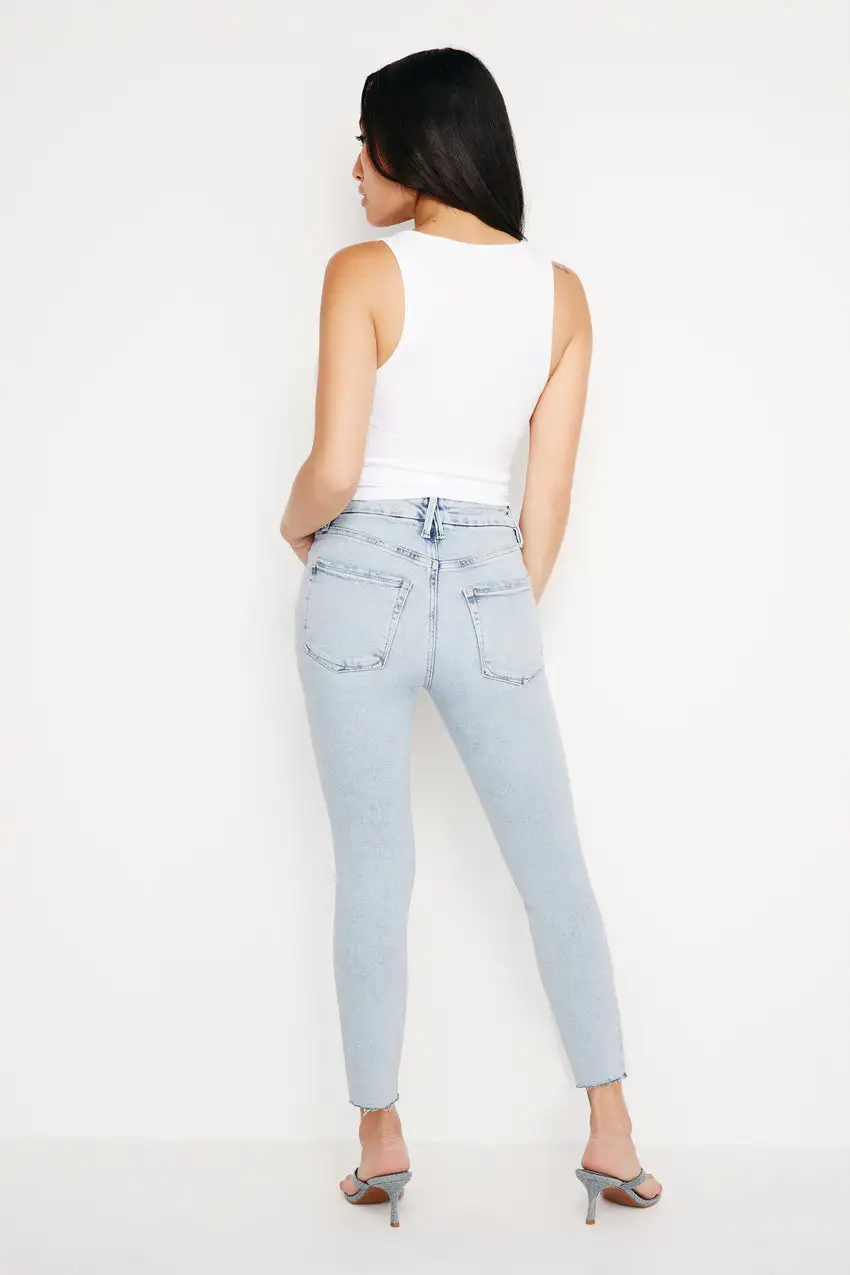 GOOD PETITE LIGHT COMPRESSION SKINNY JEANS