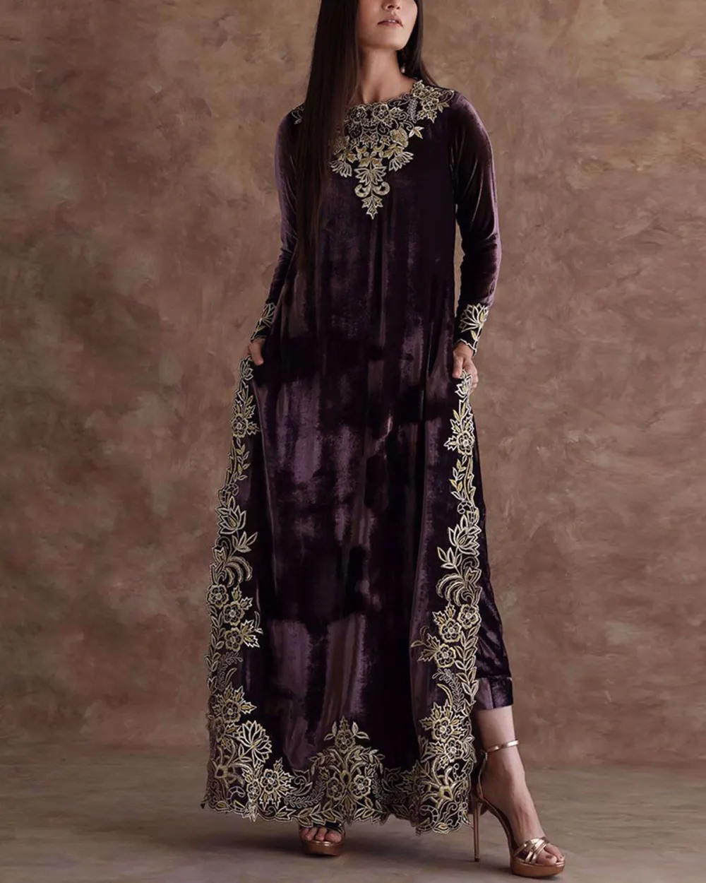 Elegant embroidered velvet kaftan