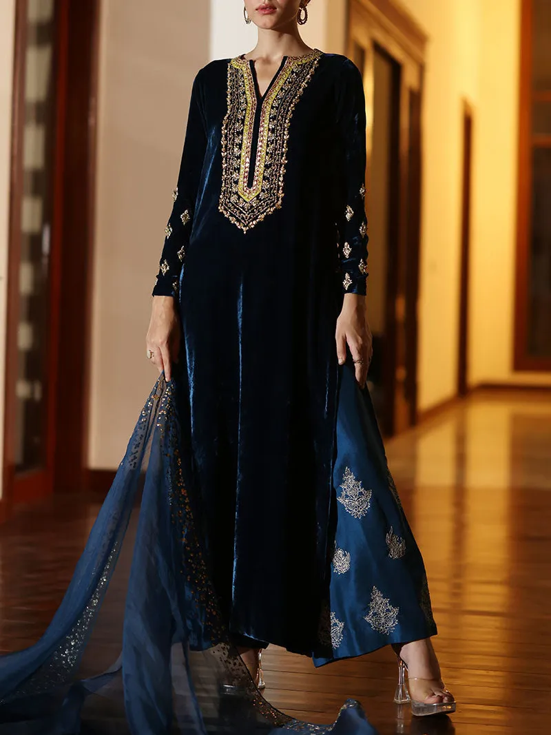 Elegant embroidered velvet kaftan