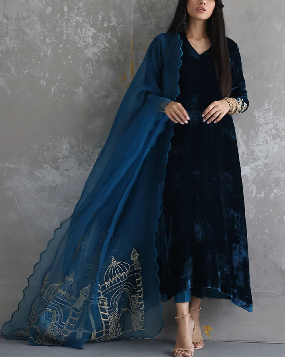 Elegant V-neck velvet kaftan