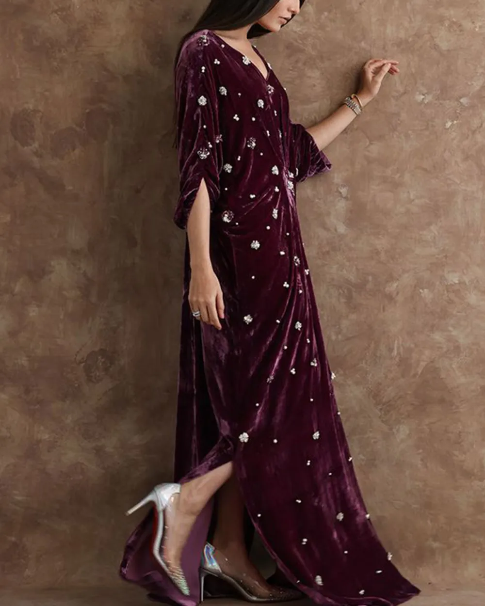 Elegant embroidered velvet kaftan