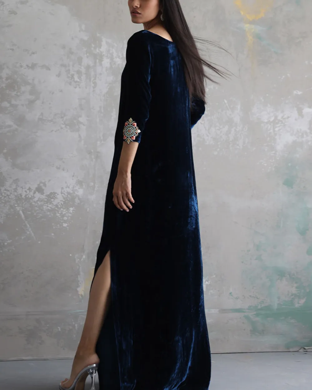 Elegant embroidered velvet kaftan