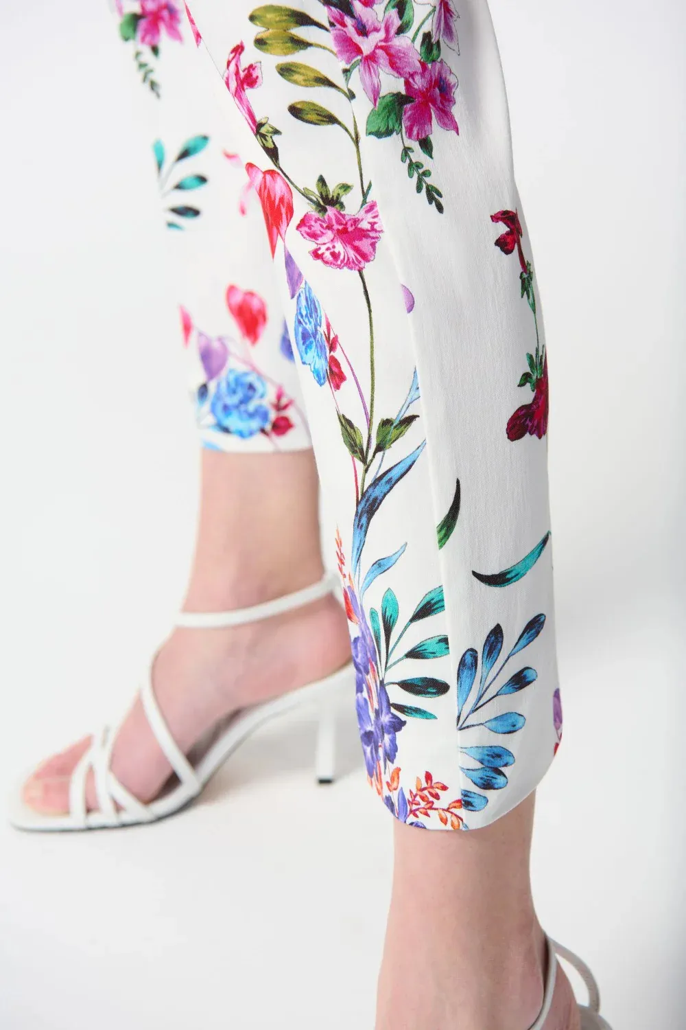 Millennium Floral Print Cropped Pull On Pant