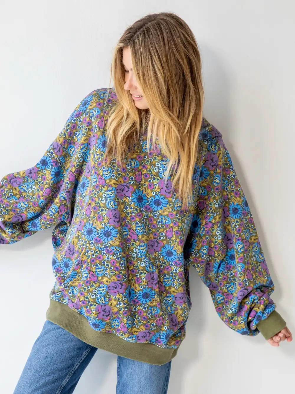 Oversized Printed Sweatshirt - Blue Rose Purple Daisy