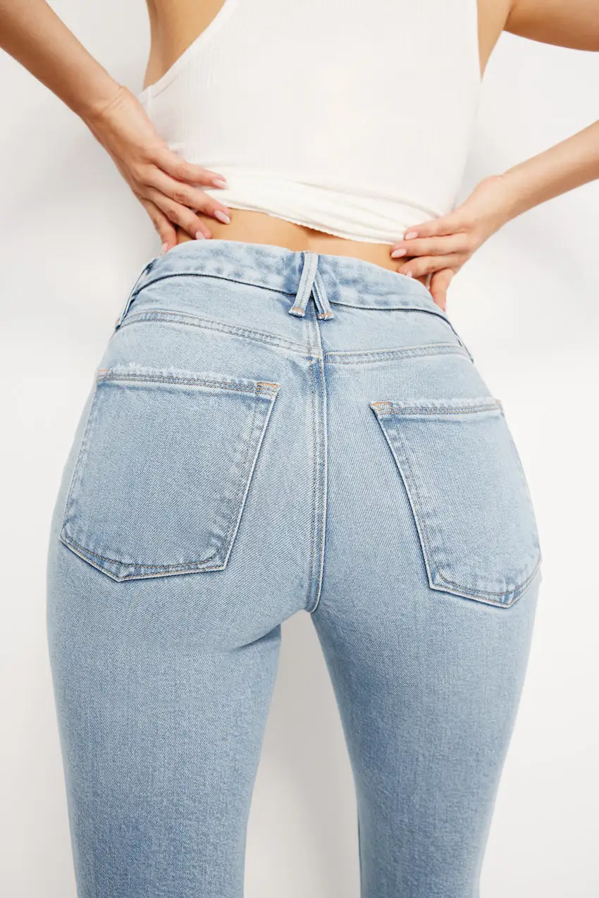 SOFT-TECH GOOD LEGS STRAIGHT JEANS