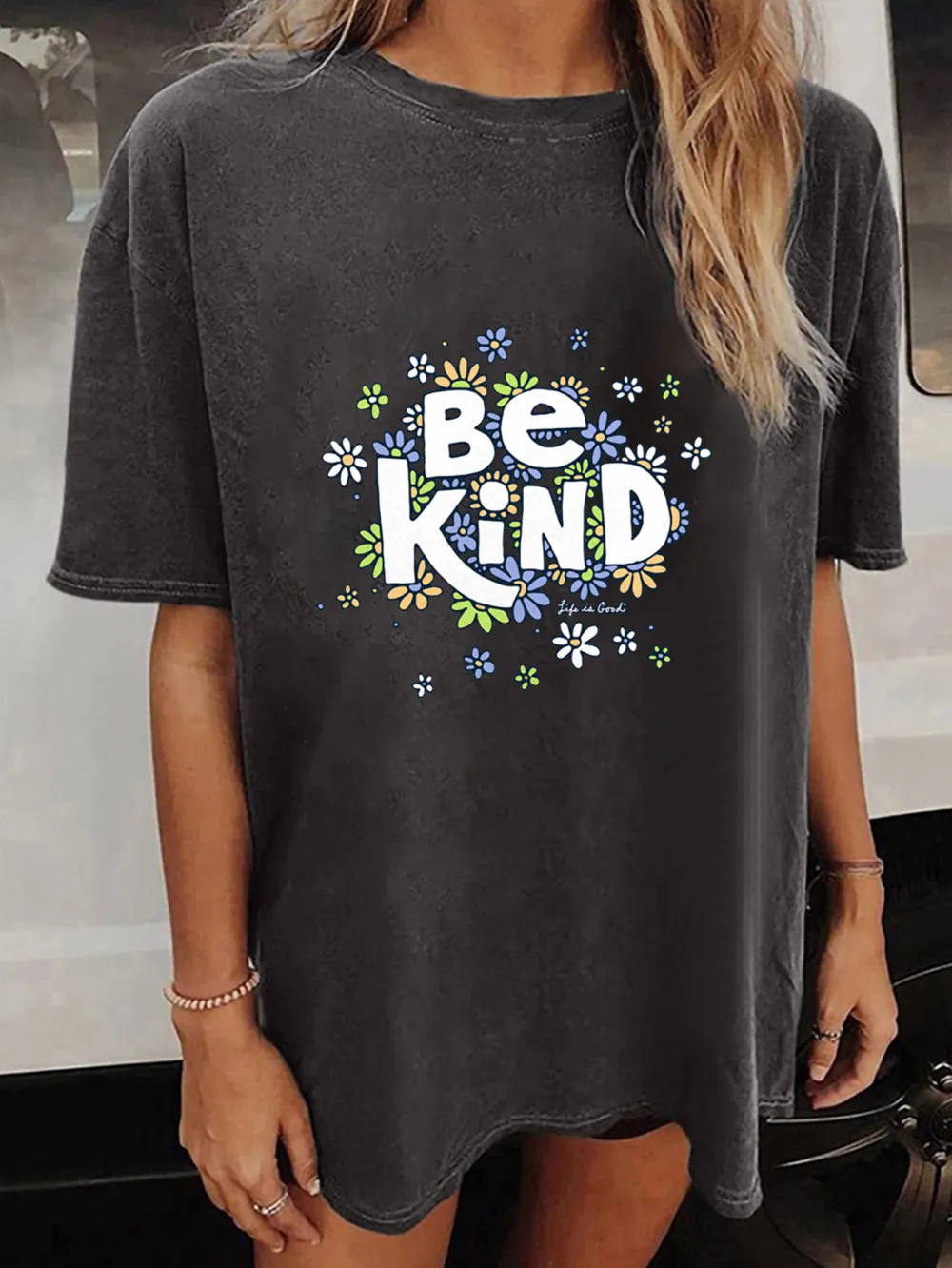 Women's Be Kind Flower Lines Short Sleeve Tee