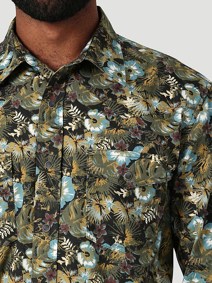 WRANGLER® WAY OUT WEST WESTERN SNAP SHIRT IN MONSTERA GREEN