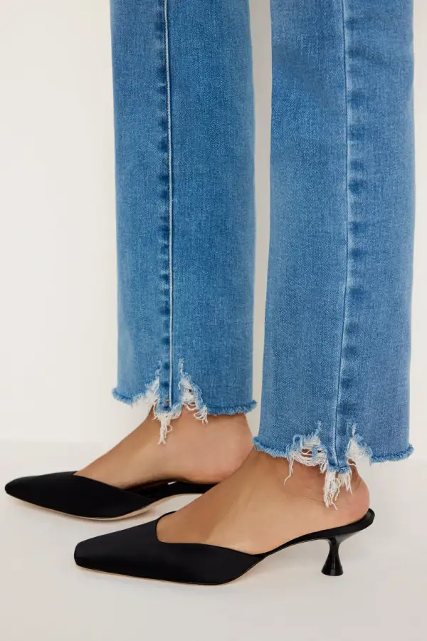 SOFT-TECH GOOD LEGS STRAIGHT JEANS