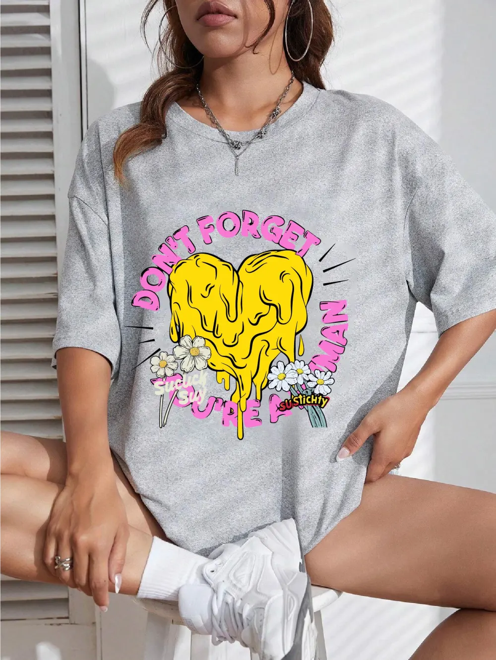 Women's cute heart-shaped font combined with printed T-shirt