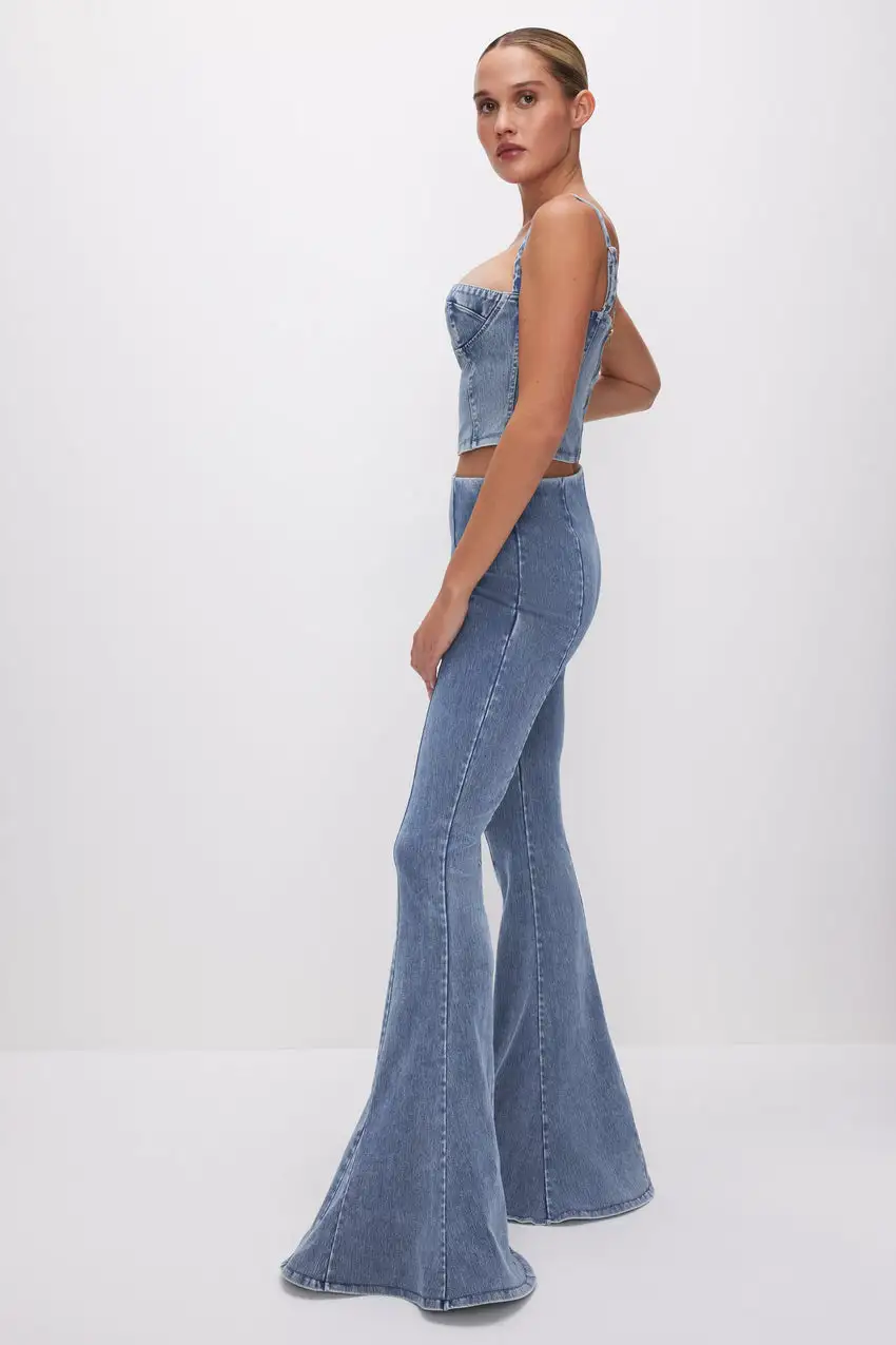 SOFT SCULPT PULL-ON EXTREME FLARE JEANS