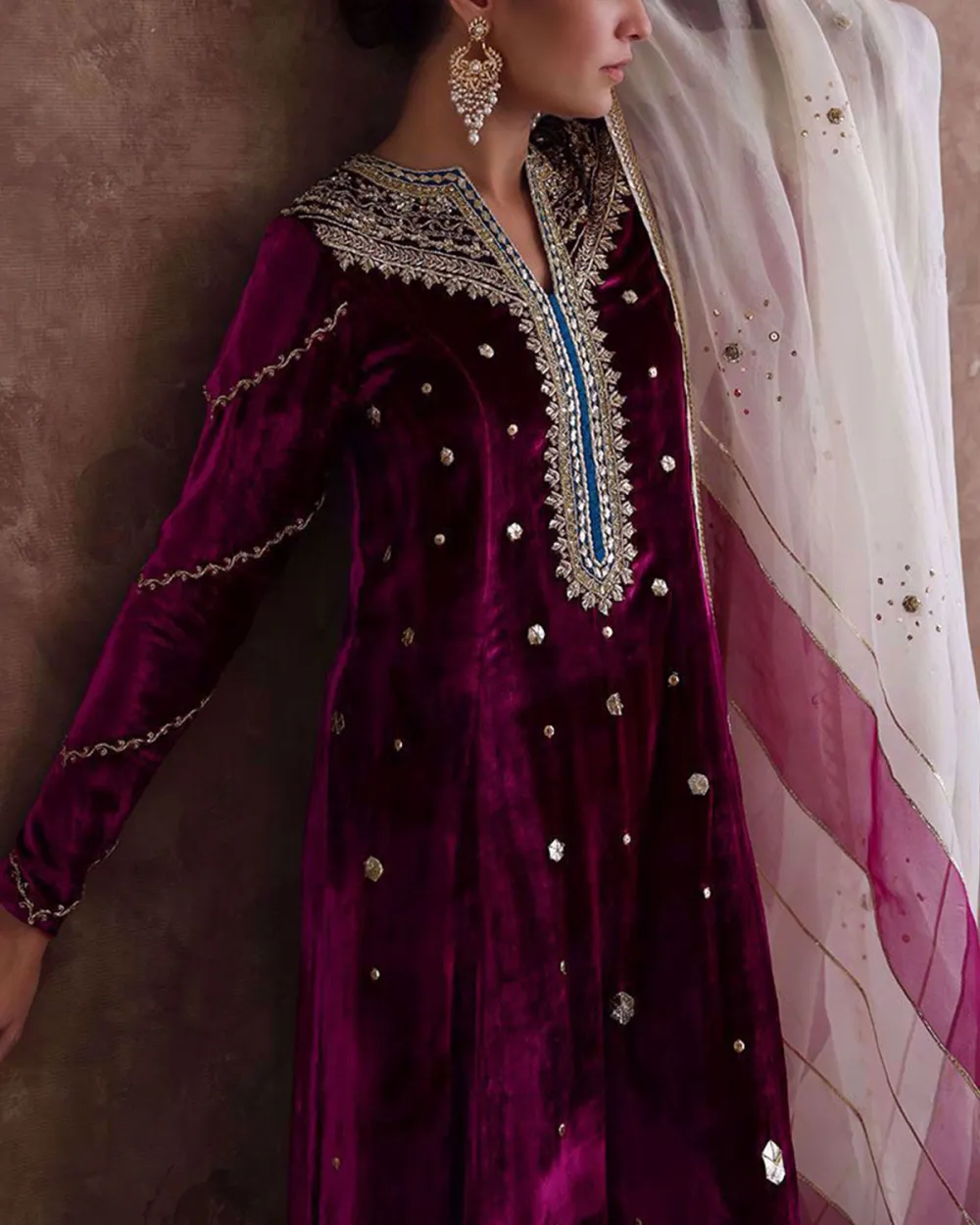 Elegant vintage embroidered velvet kaftan