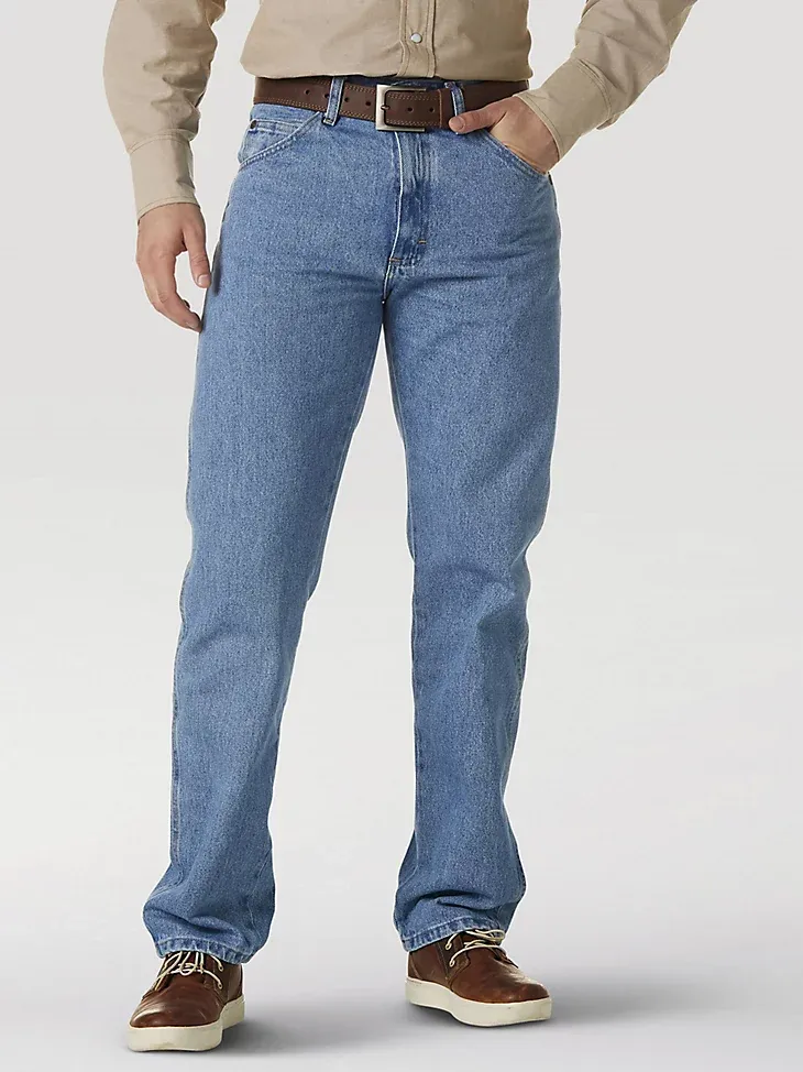 WRANGLER RUGGED WEAR® CLASSIC FIT JEAN IN ROUGH WASH