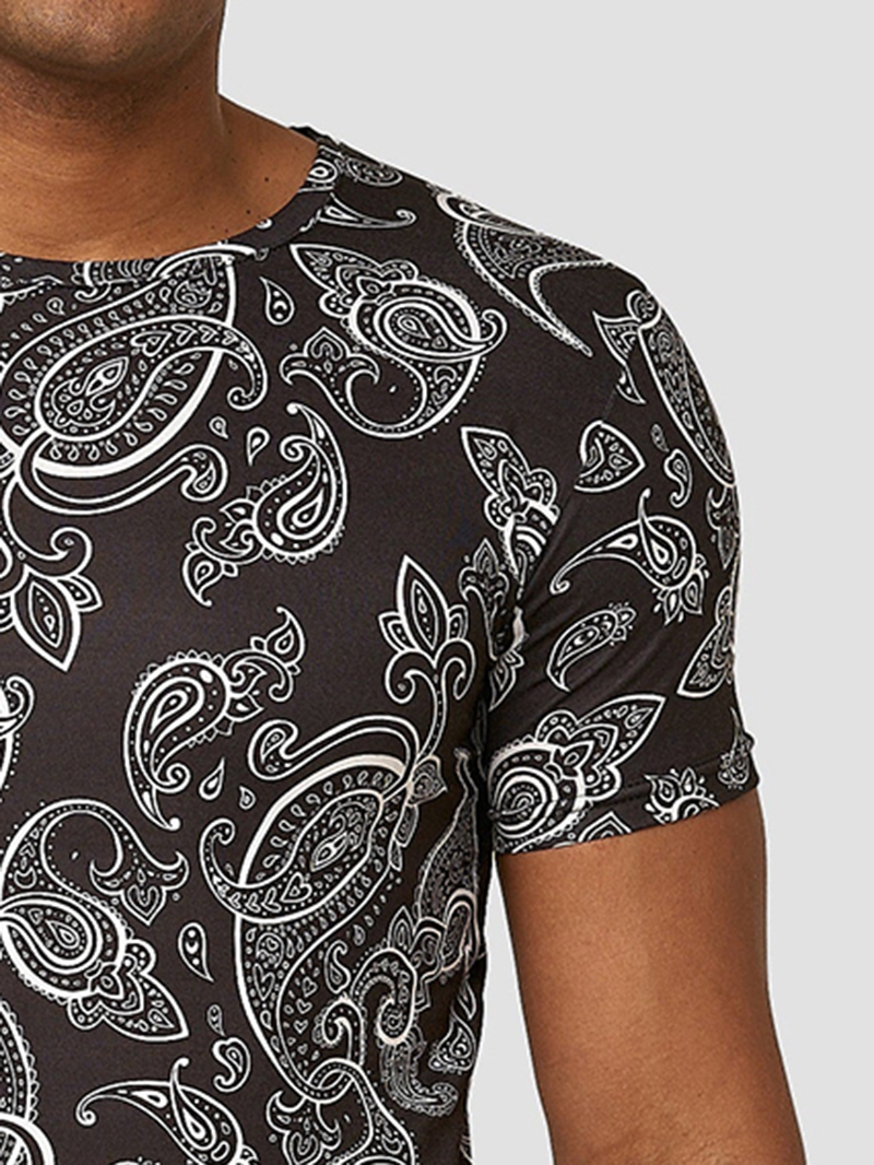 Black Cashew Flower Short Sleeve T-shirt