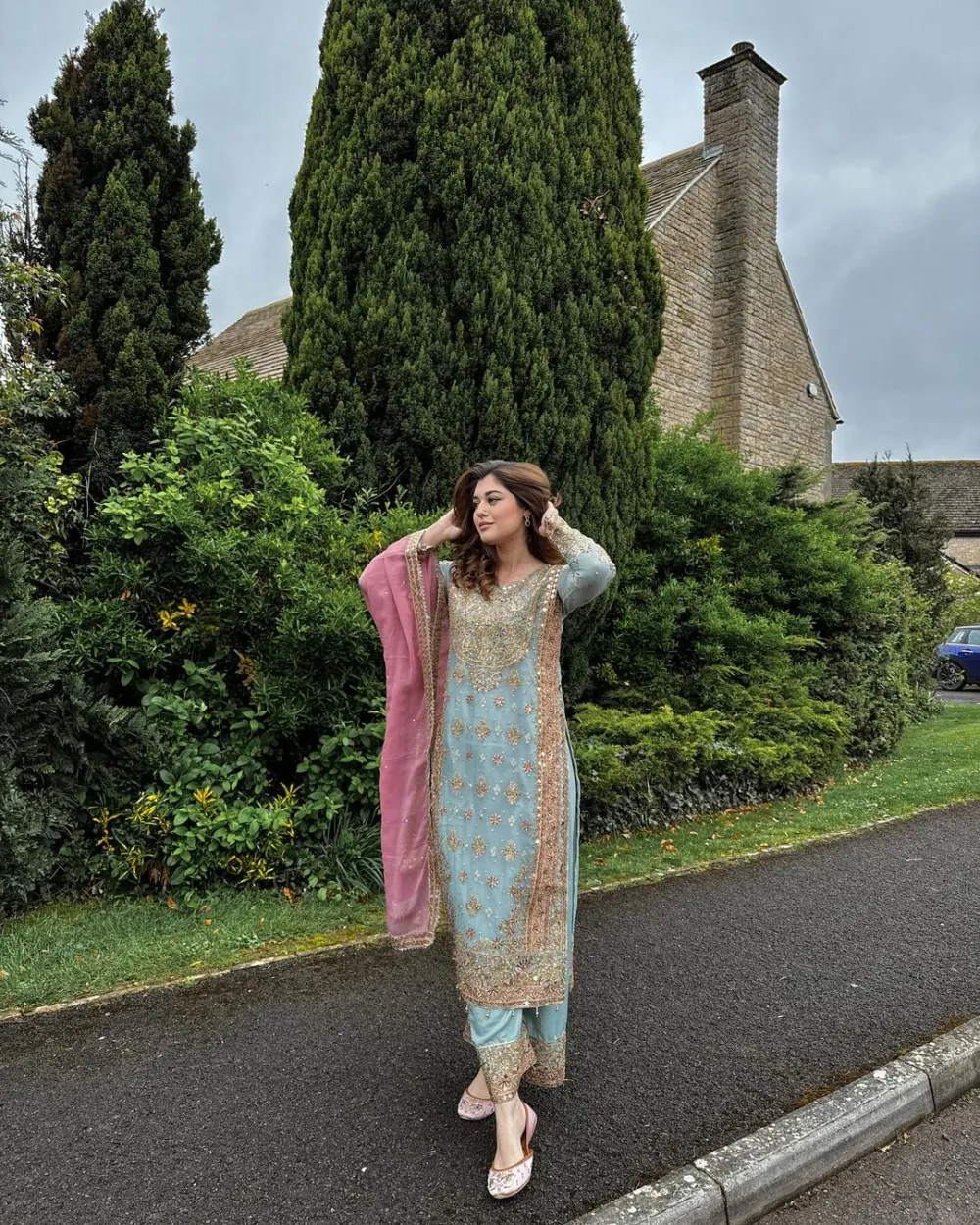 Sahar Embroidered Kurta Set